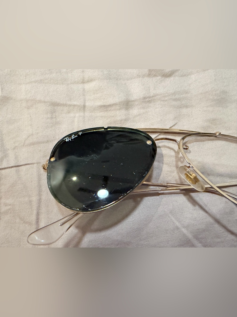 Ray-Ban Gold Frame Sunglasses with Black Lenses one lens needs fixing - Picture 2 of 4